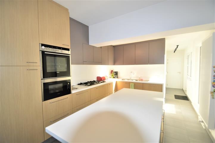 Prachtig gerenoveerde woning met een zeer ruime en zonnige tuin op top locatie in Mol - foto 4
