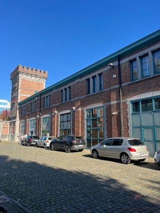 Prachtige ruimte in industriële stijl te koop met veel karakter. Ideaal en strategisch gelegen op de site “L'Arsenal”, op het kruispunt van...