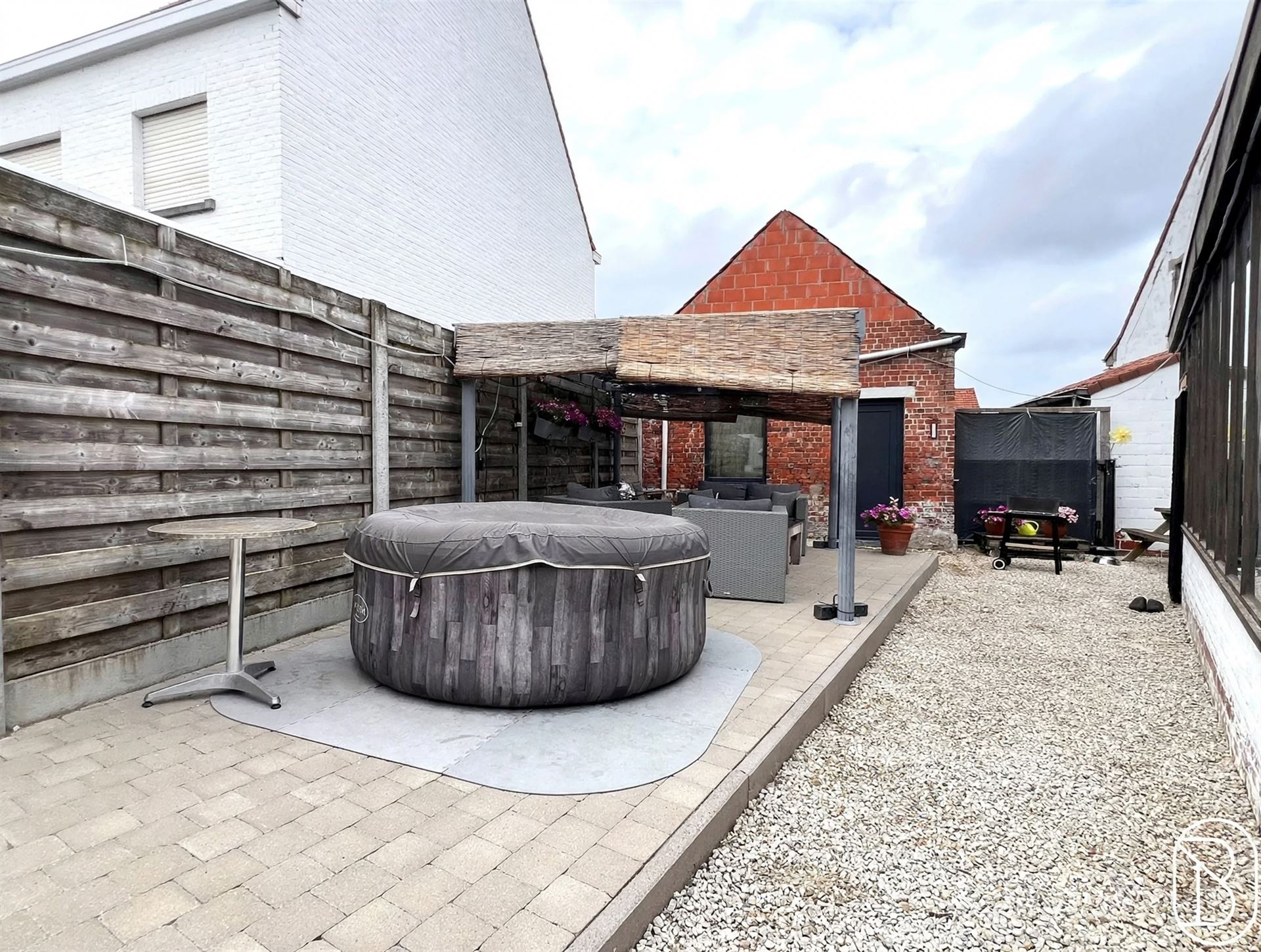 TOFFE DEGELIJKE DEELS GERENOVEERDE WOONST MET TUIN &amp; GARAGE! - foto 4