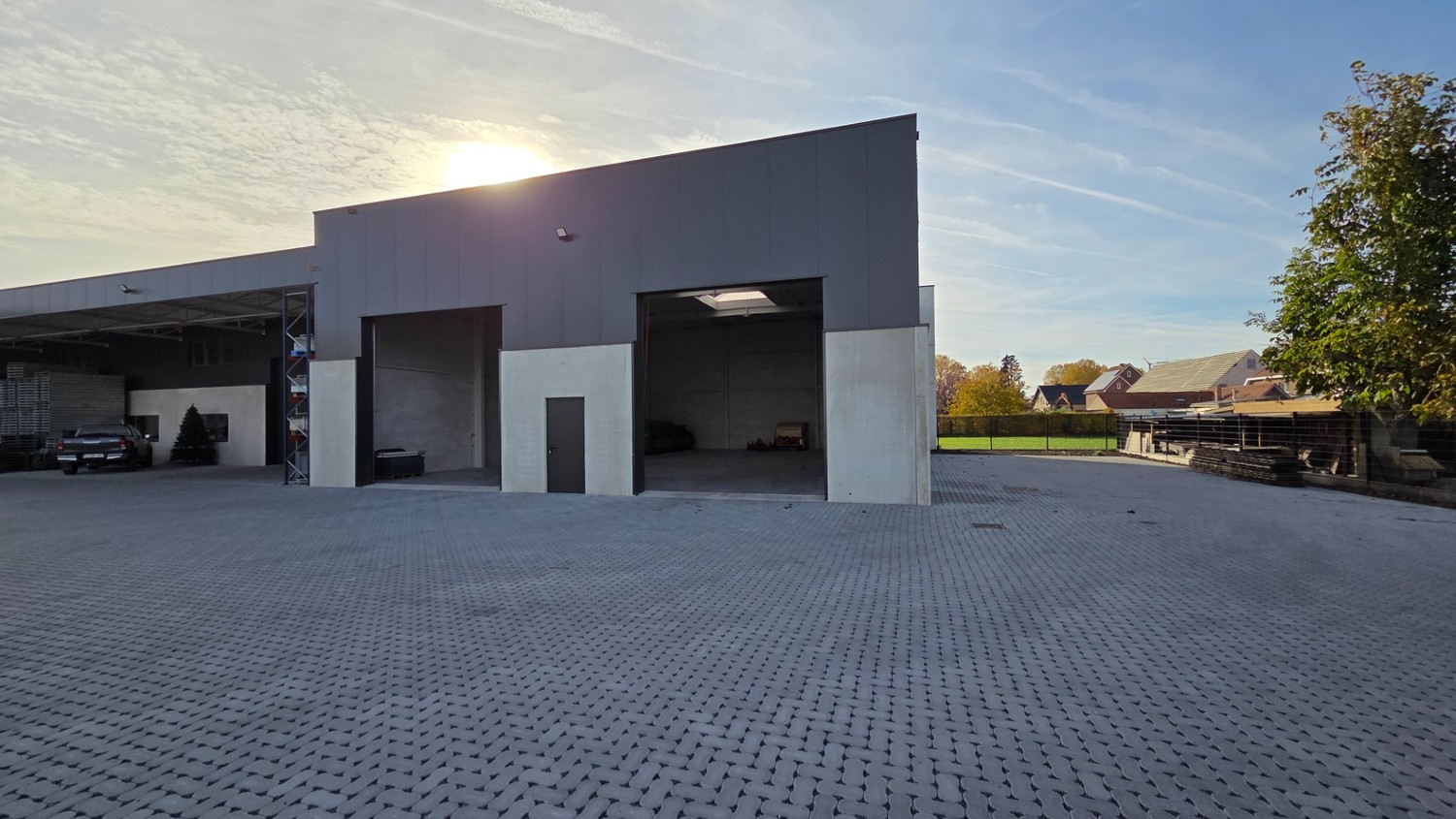 Moderne nieuwbouw bedrijfshal (320m²) te BREE - foto 2