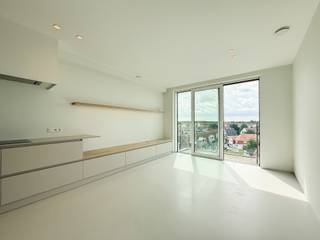 Stijlvol en lichtrijk appartement op toplocatie in het Zoute...Dit recente en smaakvol ingerichte appartement op de Kustlaan biedt een prachtig...