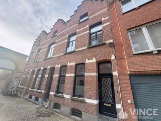 Deze charmante woning in Mechelen combineert comfort, ruimte en een uitstekende ligging.De woning werd in 2022 volledig gerenoveerd volgens de...