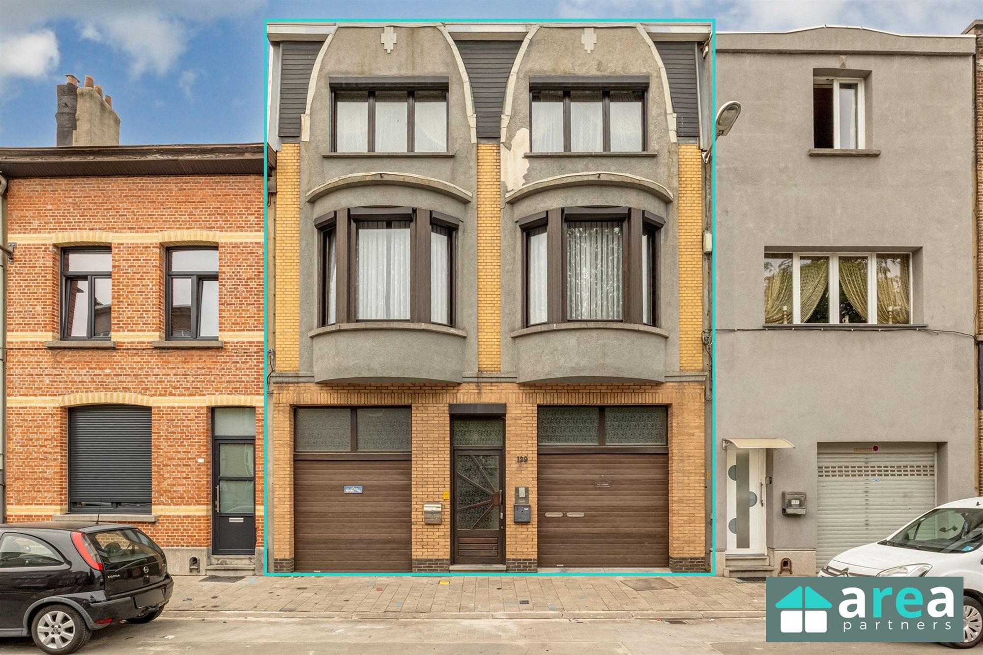 Opbrengsteigendom met 2 appartementen en 2 garages! - foto 2
