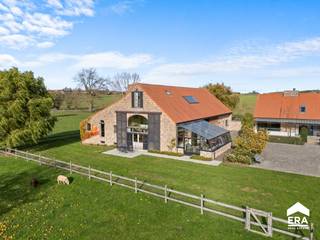 OVERNAME: Uniek eigendom in Dranouter (Heuvelland)Over de woning:In het pittoreske Dranouter, deelgemeente van Heuvelland, ontdek je deze...