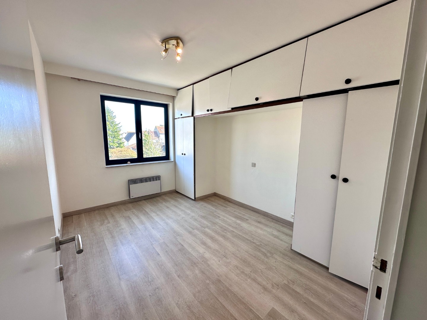 Recent opgefrist energiezuinig 2‑slpk appartement in de Piers de Raveschootlaan - photo 5