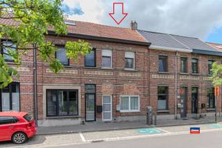<p><span>HOBOKEN | TE MODERNISEREN WONING MET TWEE SLAAPKAMERS EN TUIN OP EEN TOTALE GRONDOPPERVLAKTE VAN 103m² | EPC C | </span></p><p><span>Indeling als volgt: gelijkvloers: inkomhal - traphal - living - geïnstalleerde leefkeuken - badkamer met ligbad, lavabo en aansluiting wasmachine - toilet - stadstuin met opbergplaats.</span></p><p><span>Eerste verdieping: traphal - twee slaapkamers. Opbergzolder. Deze woning is gelegen in de omgeving van openbaar vervoer, scholen en winkels.</span></p><p><span>Goede verbinding met de grote uitvalswegen en Antwerpen Stad. </span></p>