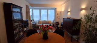 Sfeervol 2-slaapkamer appartement, gelegen op de eerste verdieping van een gebouw met 5 appartementen in de Belle Epoque wijk. Indeling:...