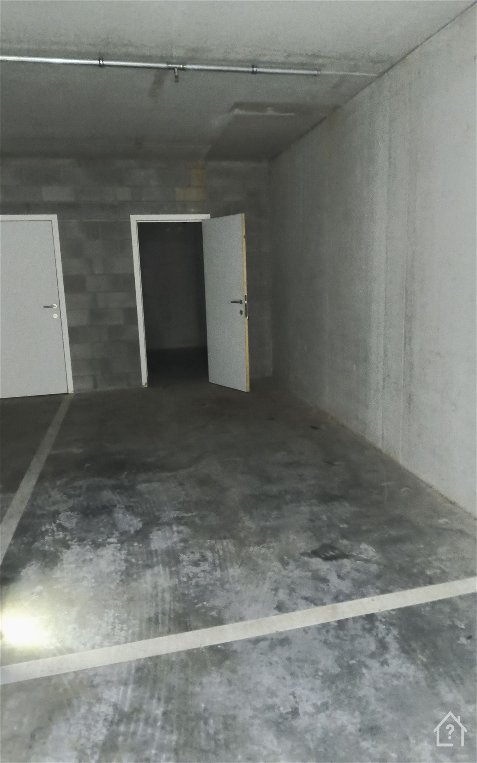 large underground car park with adjoining storage room - photo 4