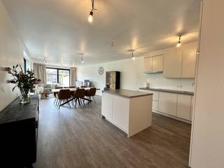 Deze gerenoveerde woning combineert hedendaags comfort met een warme, huiselijke sfeer in het centrum van Boekhoute. Dankzij de gunstige ligging...