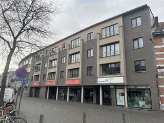 Dit handelspand is een polyvalente ruimte geschikt voor alle doeleinden.  Gelegen in een zijstraat van de Bredabaan aan een gezellig...