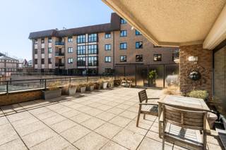 Centraal gelegen woonappartement (119 m2) met een schitterend RUIM zongericht terras . Geniet van een superruime woonkamer met een open...
