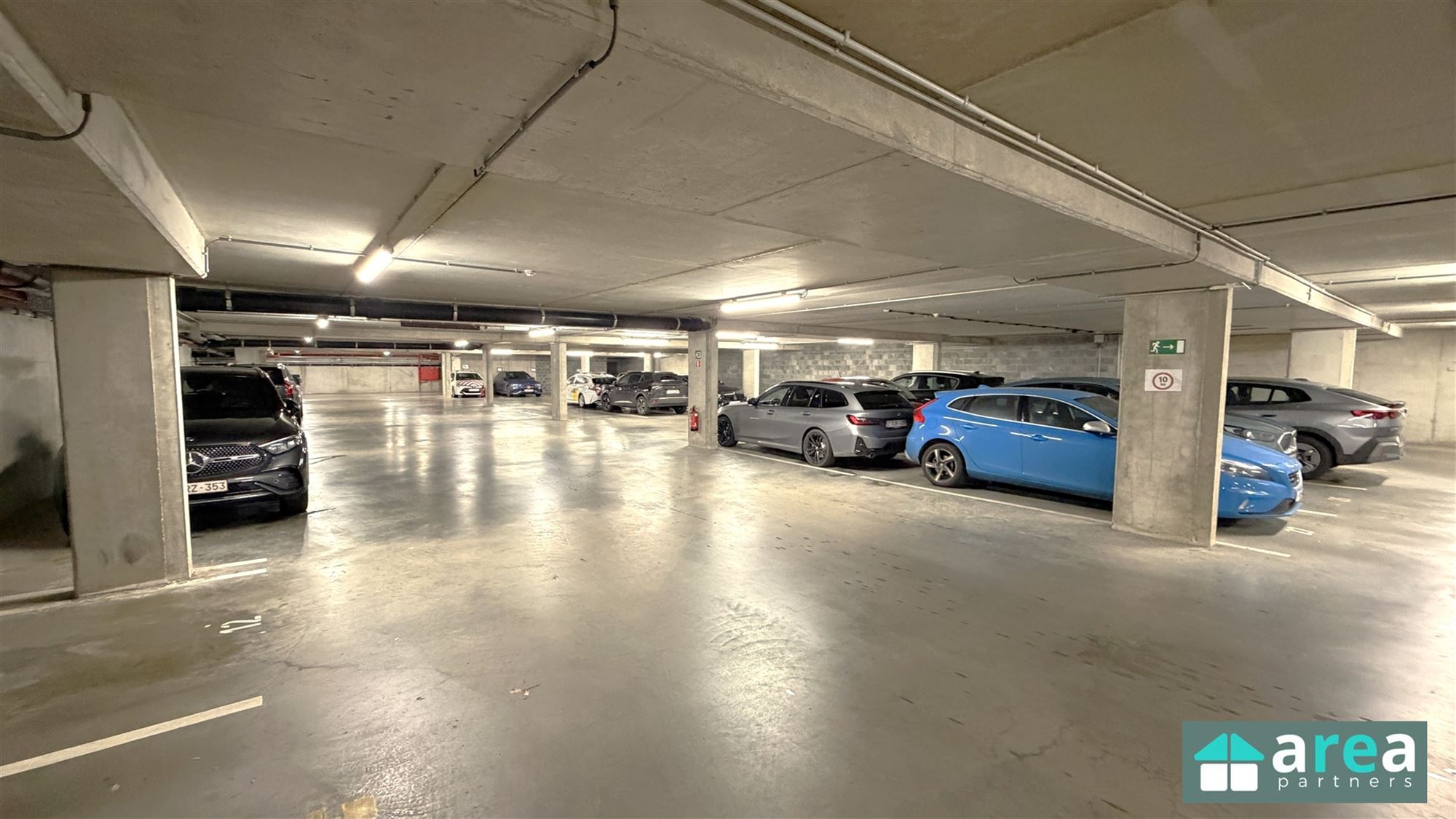 Unieke investering: 10 staanplaatsen in het hart van Antwerpen! - foto 5