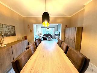 Bent u op zoek naar een kwalitatieve gezinswoning in een rustige omgeving? Deze woning in Diepenbeek biedt de perfecte combinatie van comfort en een uitstekende ligging. Deze halfopen bebouwing is volledig instapklaar en bevindt zich in een kindvriendelijke woonwijk. Wie een woning wil huren in een groene maar centrale omgeving, vindt hier gegarandeerd zijn gading.<br /><br />Indeling :<br /><br />Gelijkvloers:<br /><br />- inkomhal<br />- lichtrijke leefruimte<br />- ingerichte keuken<br />- badkamer voorzien van een ligbad<br />- apart toilet<br />- zonnige tuin<br />- garage<br /><br />Verdiep +1:<br /><br />- 3 volwaardige slaapkamers<br />- tweede badkamer met douche<br />- apart toilet<br /><br />Wie besluit dit pand in Diepenbeek te bewonen, kiest voor een centrale uitvalsbasis met een vlotte verbinding. Deze verhuur is uniek door de combinatie van ruimte, een eigen garage en de nabijheid van alle nodige voorzieningen. Kortom, een buitenkans voor wie op zoek is naar een prachtig huis in Diepenbeek.<br /><br />De snelste manier om een bezoek te brengen aan deze woning? Vraag je bezoek aan via de rode knop op onze website (www.dewaele.com).<br /><br />Telefonisch kunnen er geen afspraken gemaakt worden.<br /><br />Tot binnenkort