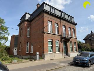Langs de Antwerpsesteenweg 45 in Hoboken bevindt zich deze unieke loft in het centrum, gelegen in een karaktervol gebouw. De loft combineert...