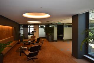 Kantoorruimte te huur in het hart van het Europees district in Brussel. Zeer makkelijk bereikbaar met het openbaar vervoer (metro Kunst-Wet). Vlakbij Frère-Orban Square en het Warandepark. Goederenlift aanwezig.<br /><br />Oppervlakte beschikbaar tussen 436 m² en 1.093 m².<br />Parking binnen beschikbaar (1/150m²).<br />Archieven beschikbaar.