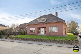 Te renoveren vrijstaande woning te Eigenbilzen – Zangerheistraat 107.Deze vrijstaande gezinswoning bevindt zich in een rustige en landelijke omgeving...