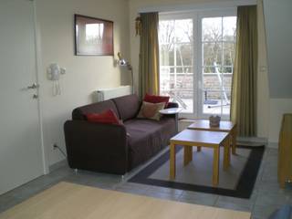 Dakappartement, 1 slaapkamer, zuid-oost terras<br /><br />Dakappartement met open volledig ingerichte keuken en met 1 slaapkamer, badkamer en WC en zuidoost gericht terras op de 2de verdieping, inclusief garage gelegen in de Waterdreef 15 te Gooreind Wuustwezel, nabij centrum. <br /><br />Beschikbaar vanaf 1 augustus 2026. <br />