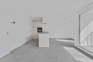 In het centrum van Lauwe bevindt zich een nieuwbouwappartement met twee ruime slaapkamers, terras en staanplaats.De indeling is als volgt:Inkomhal,...