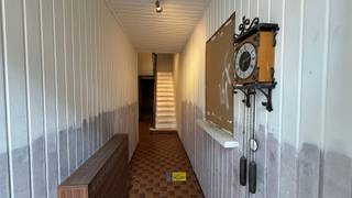 Welkom bij deze te renoveren eengezinswoning met magazijn in het hart van Wilrijk. Dit karaktervolle pand biedt 180 m² woonoppervlak verdeeld...