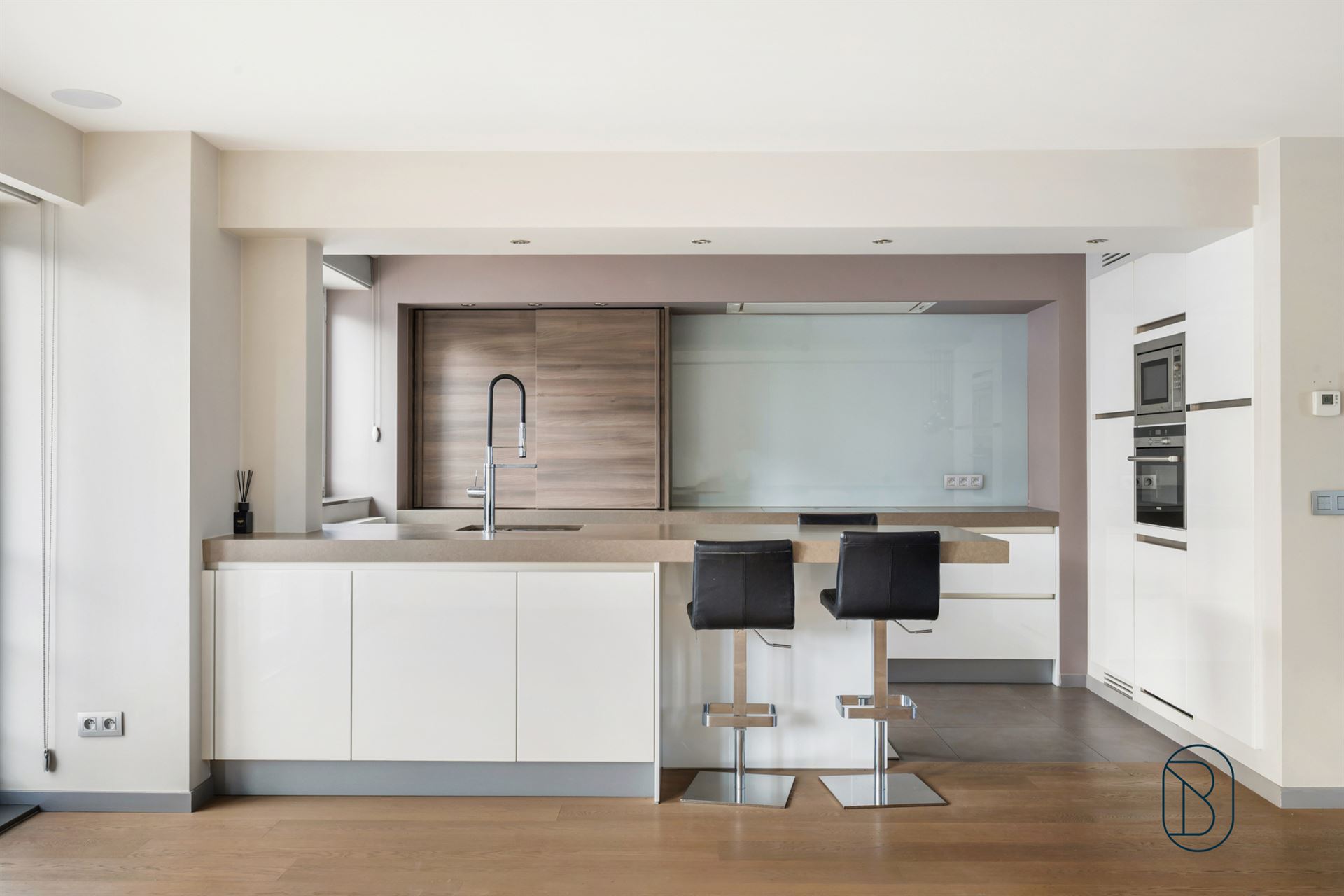 Topgelegen handelspand met kwalitatief duplex appartement - foto 4