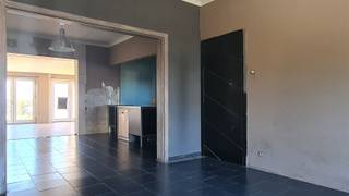 <p><span>Deels gerenoveerde woning op rustige locatie!</span></p><p><span> </span></p><p><span>Op zoek naar een woning met veel potentieel en een rustige, groene omgeving? Deze deels gerenoveerde woning te Millerweg 66 in Tongeren biedt alles wat je nodig hebt! </span></p><p><span> </span></p><p><span>Gelegen in een rustige straat, geniet je hier van rust en privacy, terwijl je toch dichtbij alle voorzieningen bent.</span></p><p><span> </span></p><p><span>De woning betreed je via de inkomhal met gastentoilet. Verder vind je op het gelijkvloers een enorme leefruimte met zit- en eetgedeelte en een plaats voor een open leefkeuken. Daarnaast is er de aangename bijbouw als verlengde van de ruime leefkamer met zicht op de tuin. Vanuit deze bijbouw heb je een enorm genot op de naastgelegen weides.</span></p><p><span> </span></p><p><span>Op de verdieping zijn drie slaapkamers terug te vinden waarvan de grootste kamer is uitgerust met een ensuite badkamer. Ook hier geniet van je een ongelooflijke vergezichten.</span></p><p><span>Dankzij de vaste trap naar de zolderverdieping vinden we nog een grote bijkomende ruimte die plaats biedt voor bijkomende slaapkamers of een leuke hobbyruimte.</span></p><p><span> </span></p><p><span>Verder is de woning ook uitgerust met een ruime garage voor de wagen, of een leuke hobbyruimte. </span></p><p><span> </span></p><p><span>Kernpunten van de woning:</span></p><p><span>·Deels gerenoveerd</span></p><p><span>·Rustige locatie</span></p><p><span>·Prachtig uitzicht langs zijkant en achterzijde</span></p><p><span>·Veel ruimte dankzij aangename achterbouw</span></p><p><span> </span></p><p><span>Deze woning biedt een unieke kans voor wie graag in een rustige omgeving wil wonen met veel ruimte en mogelijkheden voor verdere personalisatie. Neem snel contact op voor meer informatie of een bezichtiging!</span></p><p><span> </span></p>