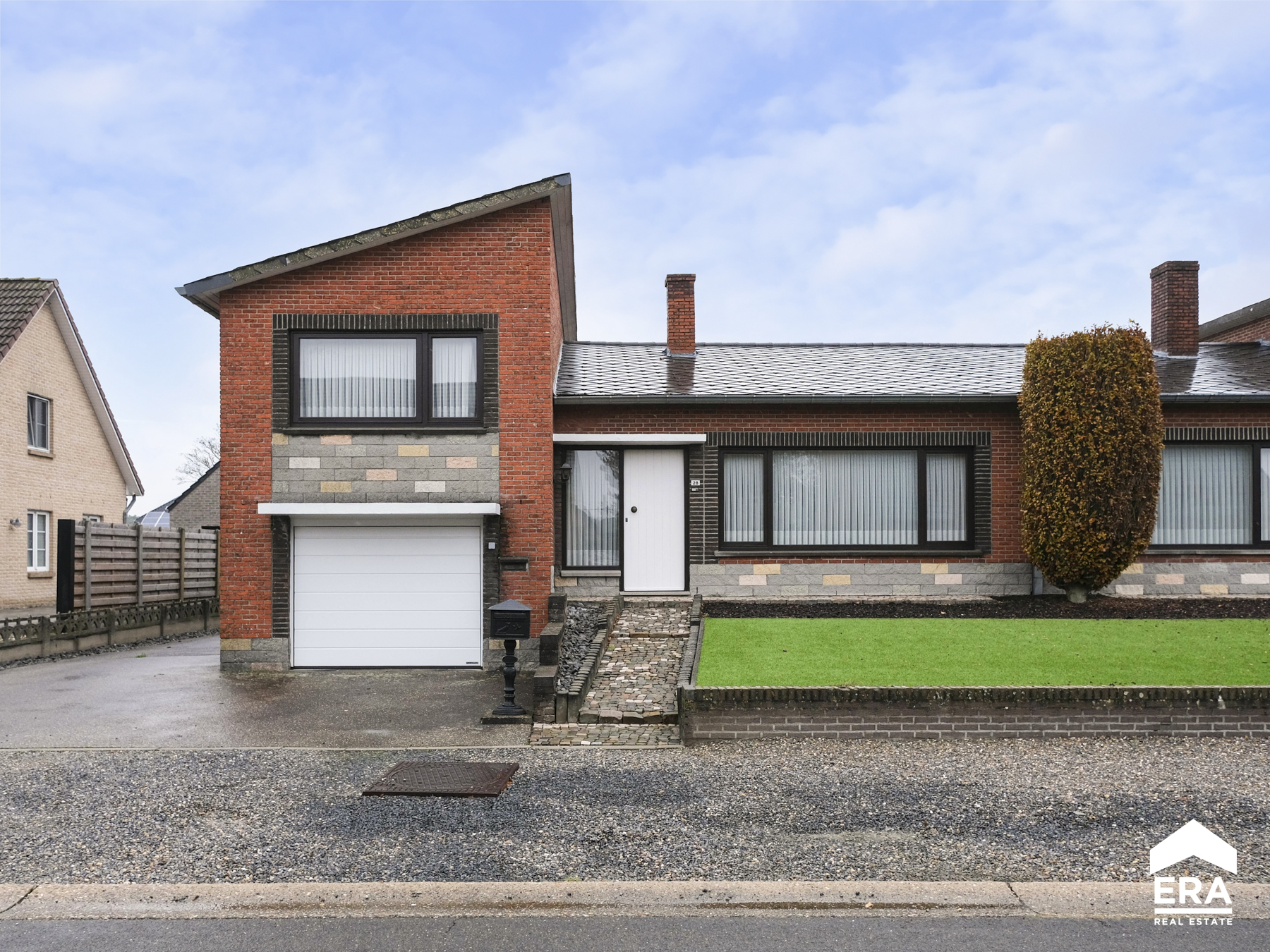 Woning met 3 slaapkamers, 2 garages en stalling in Hechtel - foto 2