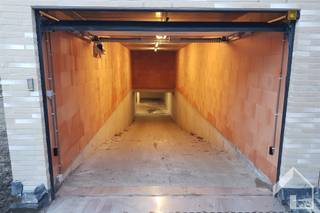 Ondergrondse staanplaats te huur in het centrum van Broechem. Beschikbaar vanaf 01/06/2026.Voor meer informatie en/of bezichtiging: 0494/99.29.01...
