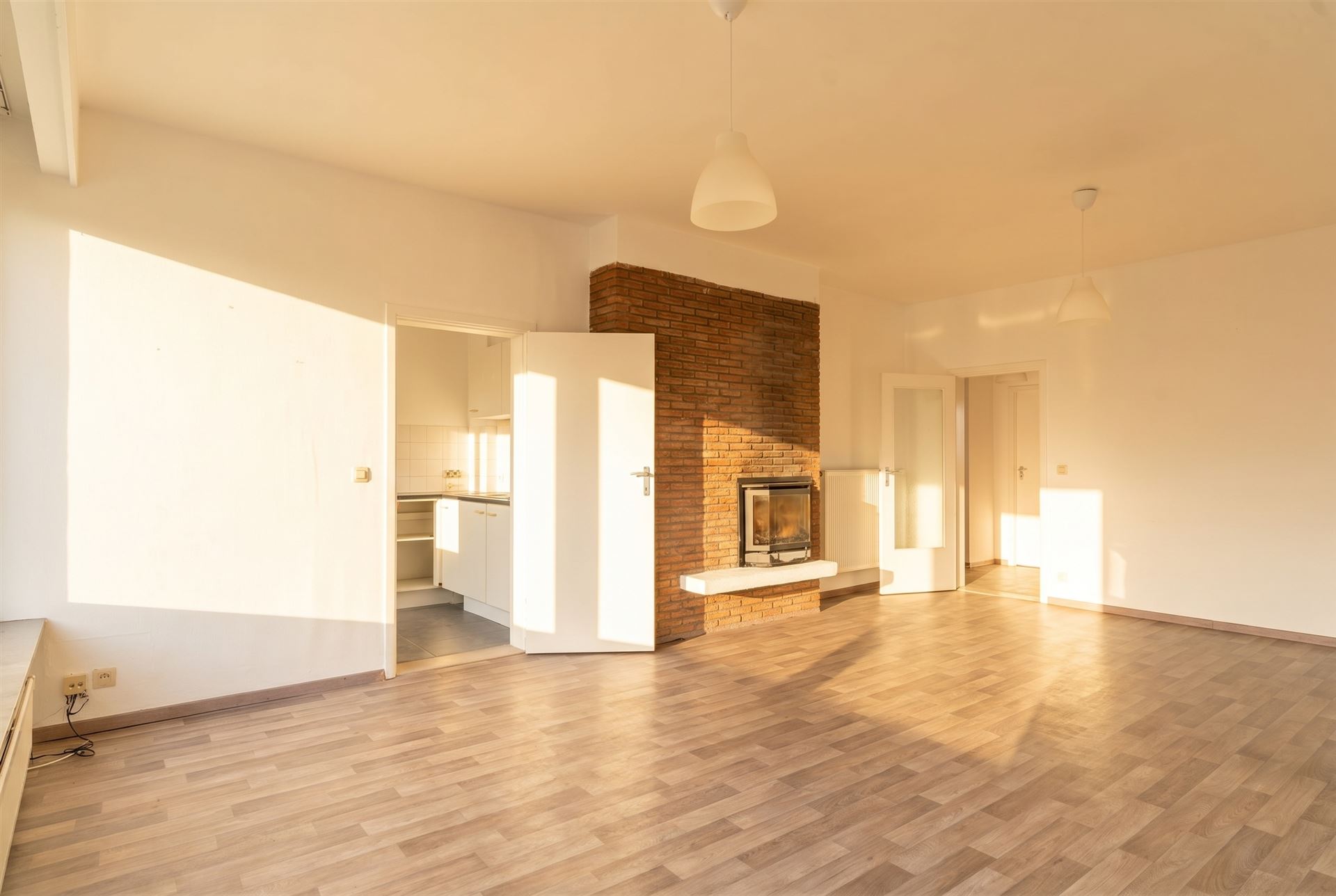 Lichtrijk appartement met 2 SLPK in een rustige straat! - foto 4