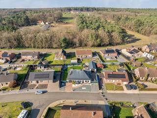 Ruim, charmant en centraal gelegen pand op Portiersveld 19 in Tessenderlo. Dit instapklare huis ligt op een een ruim perceel met straatbreedte...