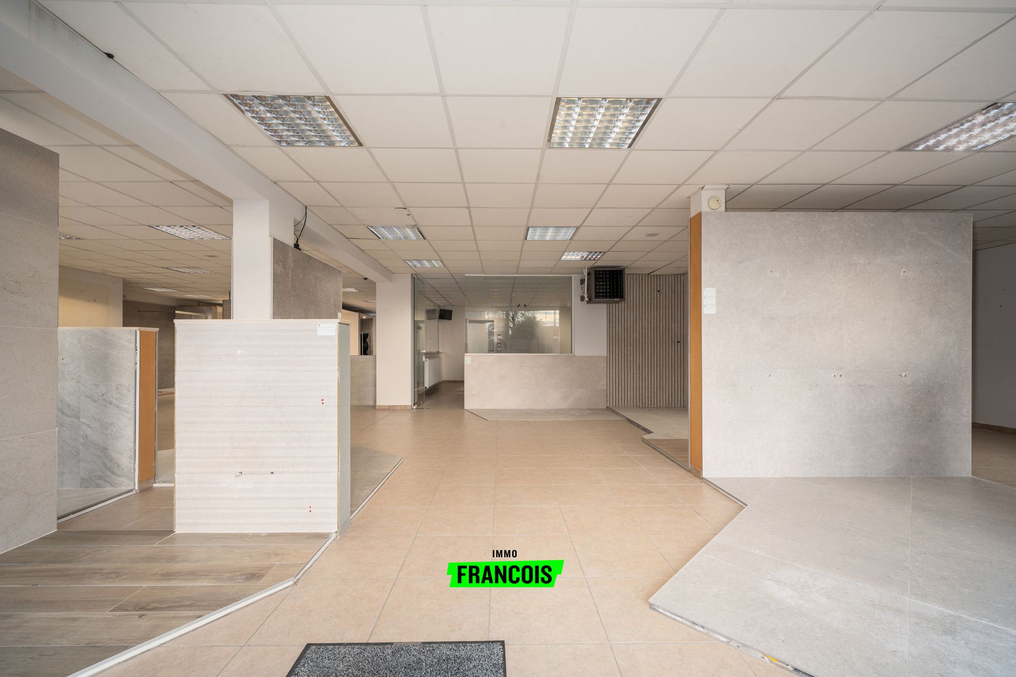 Handelspand met luxueus gerenoveerd appartement met dakterras, loods en garage. - foto 5