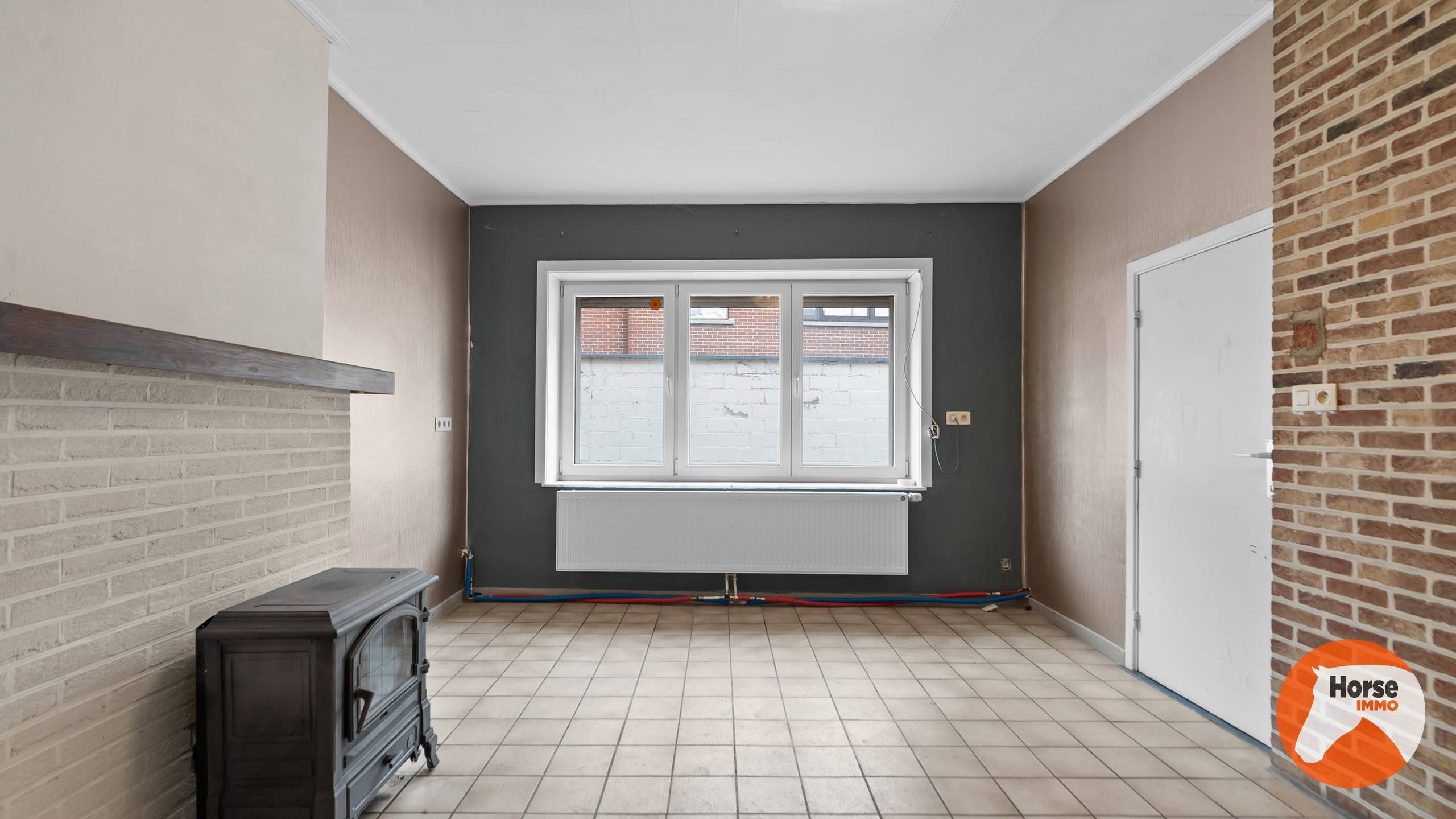 RIEMST - Te renoveren woning met stalling - foto 5