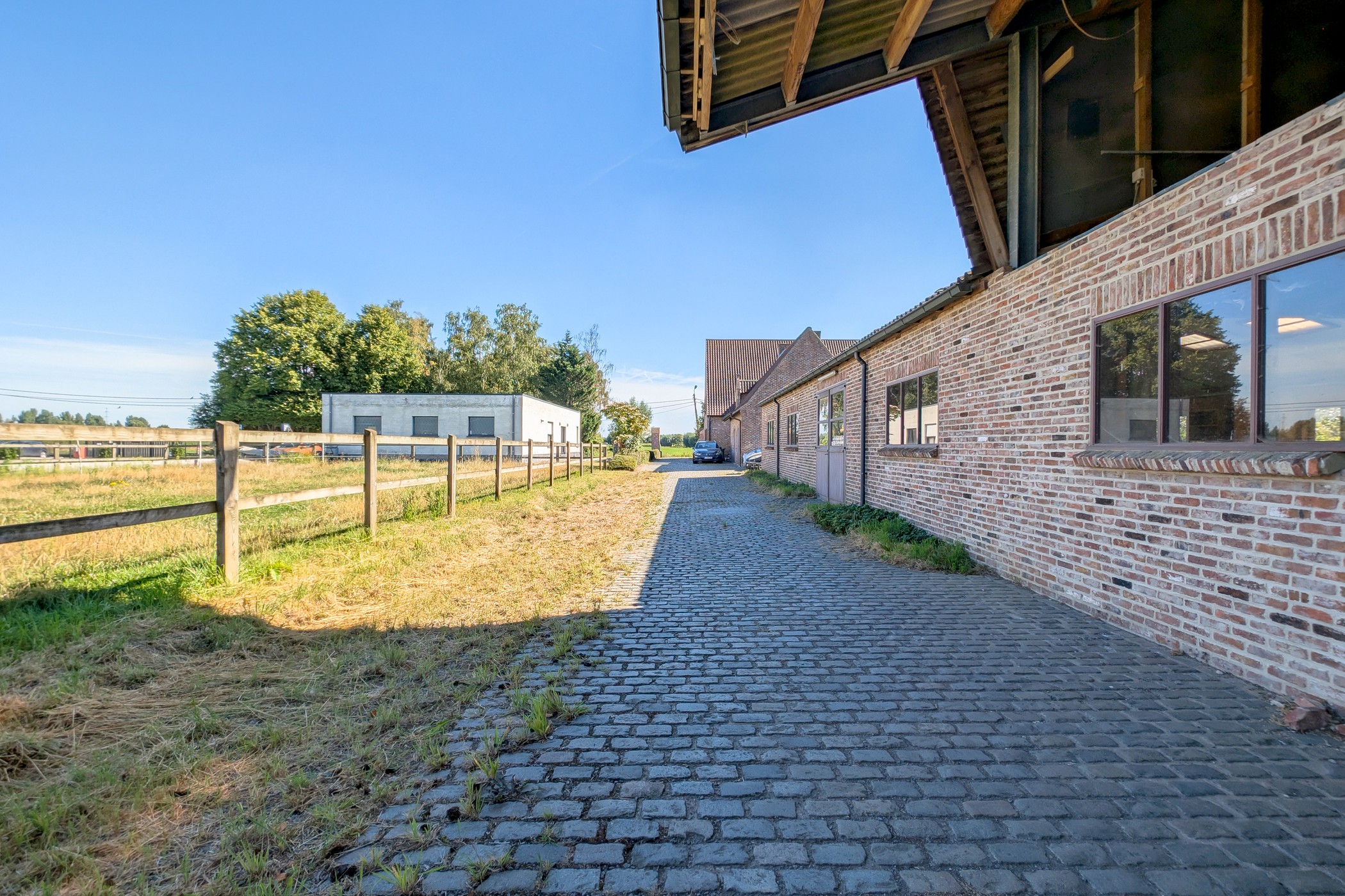 Magazijnen met woning te Evergem! - foto 4