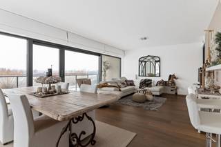 Dit prachtig appartement aan Scheldeoever 25 in Hemiksem biedt een uitzonderlijke combinatie van ruimte, licht en een uniek uitzicht op de Schelde...