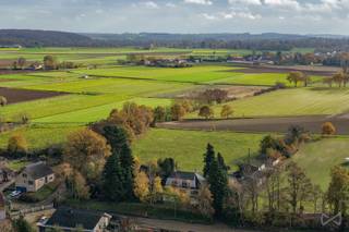 Dans un cadre particulièrement paisible et verdoyant à Holsbeek, entouré de paysages ouverts et de vastes vues, nous vous proposons ce terrain à...