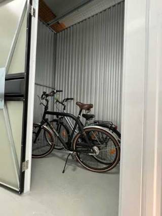 Wij bieden opslagruimte aan van 2-20m² vanaf 51€/maand. En dit in een beveiligd en vernieuwd pand te Aartselaar. U kan spullen veilig en in...