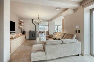 Deze mooie, instapklare woning in open bebouwing bevindt zich in Vissenaken, een deelgemeente van Tienen. De woning biedt bijzonder fijne,...