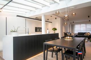 HOBOKEN | GERENOVEERDE WONING OP EEN ABSOLUTE TOPLOCATIE AAN HET FORT| EPC 129 (B)| Indeling als volgt: inkomhal met apart toilet en ingemaakte kast...