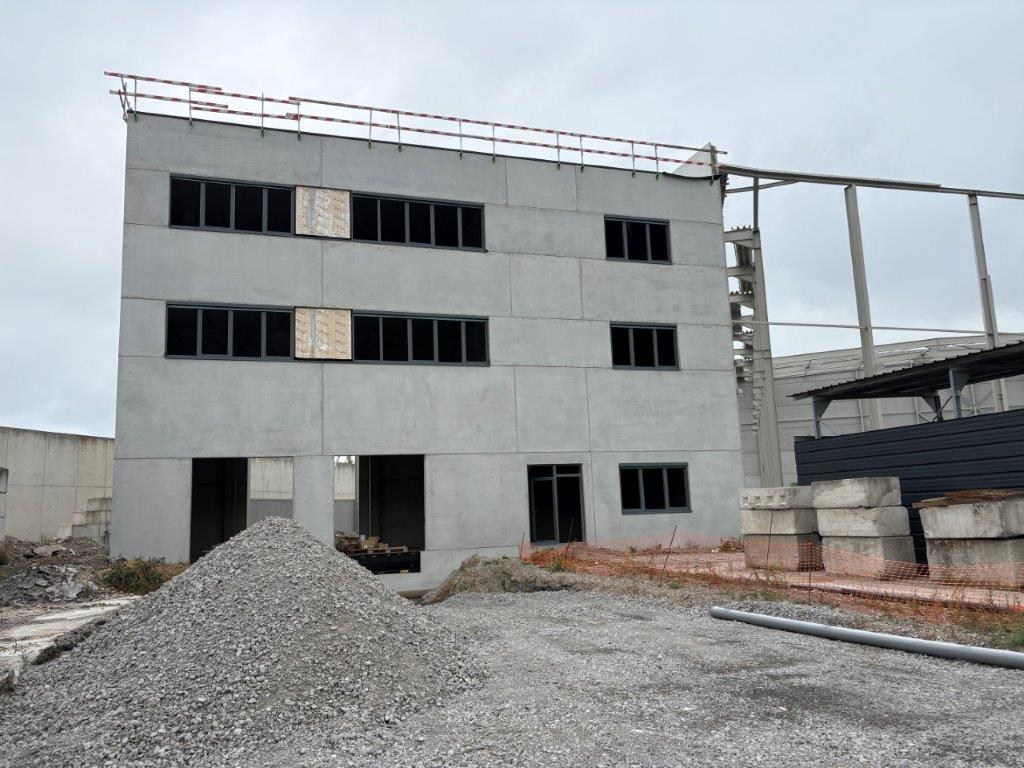 Logistieke bedrijfshal - 4069 m² - met mogelijkheid tot 1200 m² kantoren. Superligging! - foto 4