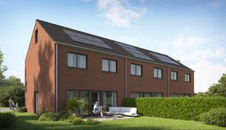 TE KOOP in MELLE aan de Koperstraat<br /><br />Mooi en centraal gelegen project voor het bouwen van een half-open bebouwing.<br /><br />Lot 1: Opp. : +/- 293 m² Prijs grond : € 161.150<br /><br />FORMULE WATER- EN WINDDICHT:<br />- Ruwbouwwerken<br />- Timmerwerken<br />- PVC ramen met beglazing kw 1.0<br />- Dak- &amp; zinkwerken<br />_________________<br />= € 191.108 excl. btw<br /><br />OPTIE AFWERKING:<br />- Elektriciteit en ventilatie<br />- Chape -en vloerisolatie<br />- Pleisterwerken<br />- Sanitaire werken ( HW toestellen = € 4.000 excl. btw )<br />- Warmtepomp lucht/water ( Viessmann )<br />- Bevloering ( HW vloer : 35€/m² HW plinten : 12.50€/lm HW wandtegels : 25€/m² )<br />- Keukeninstallatie ( HW = € 8.000 excl. btw)<br />- Binnen schrijnwerk<br />- Voegwerken<br />- Blowerdoortest<br />- Zonnepanelen 8st. ( 435 Wp )<br />_________________<br />= € 120.317 excl.btw<br /><br />WIJ BOUWEN OOK A LA CARTE<br />Opties zijn mogelijk tot net voor " Normale Bewoonbaarheid" (volgens aannemingsovereenkomst)<br />Informeer naar onze interessante HUISRUIL-FORMULE<br /><br />zie ook : WWW.SPEYBROECK.BE<br />Bel 0473 300 700 of GRATIS 0800 15 700