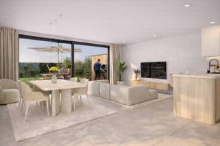 Bij deze moderne halfopen nieuwbouwwoning in Erembodegem staan kwaliteit, duurzaamheid, energiezuinigheid en wooncomfort centraal.<br /><br />LIGGING<br /><br />De ligging combineert rust met bereikbaarheid. <br />Het Stadspark van Aalst en Osbroek, het station van Erembodegem en het centrum van Aalst met winkels, scholen, horeca en dagelijkse voorzieningen bevinden zich vlakbij. <br />Ook de invalswegen richting Aalst, Ninove en Brussel zijn vlot bereikbaar. <br /><br />INDELING EN AFWERKING <br /><br />Op het gelijkvloers bevindt zich een ruime en lichtrijke leefruimte met open keuken, eetplaats en zithoek. <br />Grote raampartijen en een schuifraam zorgen voor een aangename verbinding met het terras en de private tuin. <br />Verder beschikt de woning over een gastentoilet en ingebouwde garage met wasplaats.<br /><br />De verdieping omvat drie slaapkamers, een afzonderlijk toilet en een badkamer met dubbele lavabo, ligbad en douche. <br />Daarnaast is er ook een praktische zolderruimte. <br /><br />Ook technisch is deze energiezuinige nieuwbouwwoning toekomstgericht uitgerust met onder meer vloerverwarming via een warmtepomp, zonnepanelen en ventilatie type D met warmterecuperatie. <br /><br />Een belangrijke troef is de mogelijkheid om in overleg met de bouwheer eigen keuzes te maken inzake Indeling en afwerking. <br />Zo krijgt u de kans om van deze nieuwbouwwoning een thuis te maken die volledig aansluit bij uw persoonlijke woonwensen.<br /><br />Contacteer Krista of Kevin: 0470 70 72 26 of 0476 66 55 50.<br />(Beelden zijn referentiebeelden, oppervlakten geraamd)