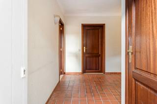 MAAK UW AFSPRAAK ONLINE VIA WWW.LISTINGS.BE. KIJKDAGEN 7 EN 9 APRIL - RESERVATIE VERPLICHT.Deze te moderniseren woning met bouwjaar 1985 bevindt zich...