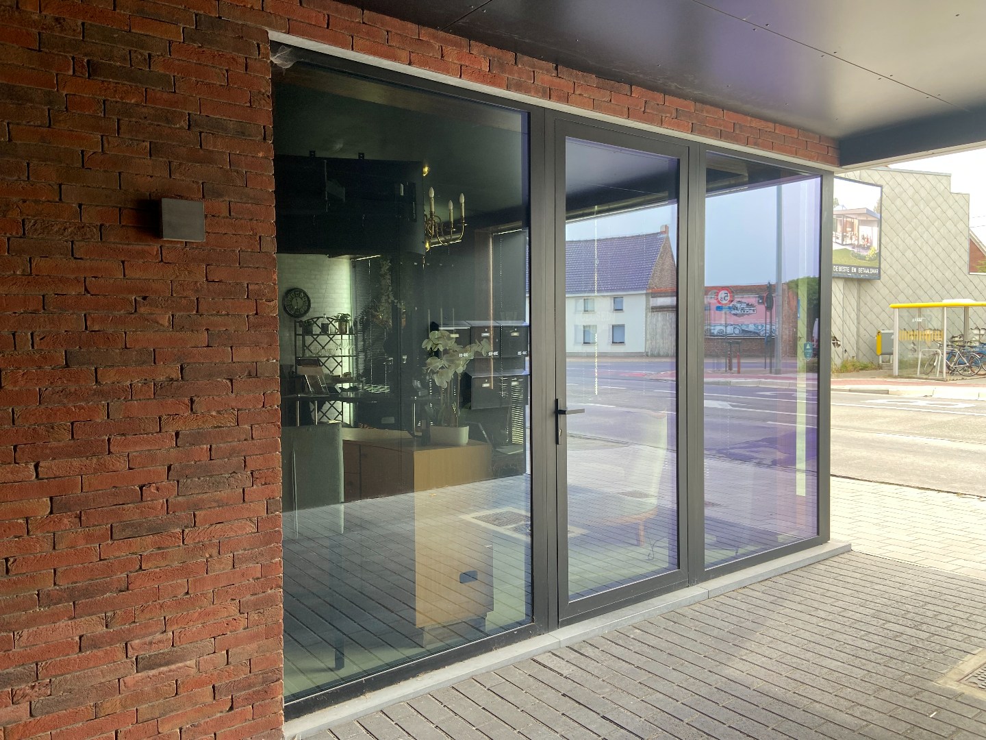 Zeer goed centraal gelegen (verhuurde) handelsruimte te Desselgem! - foto 4