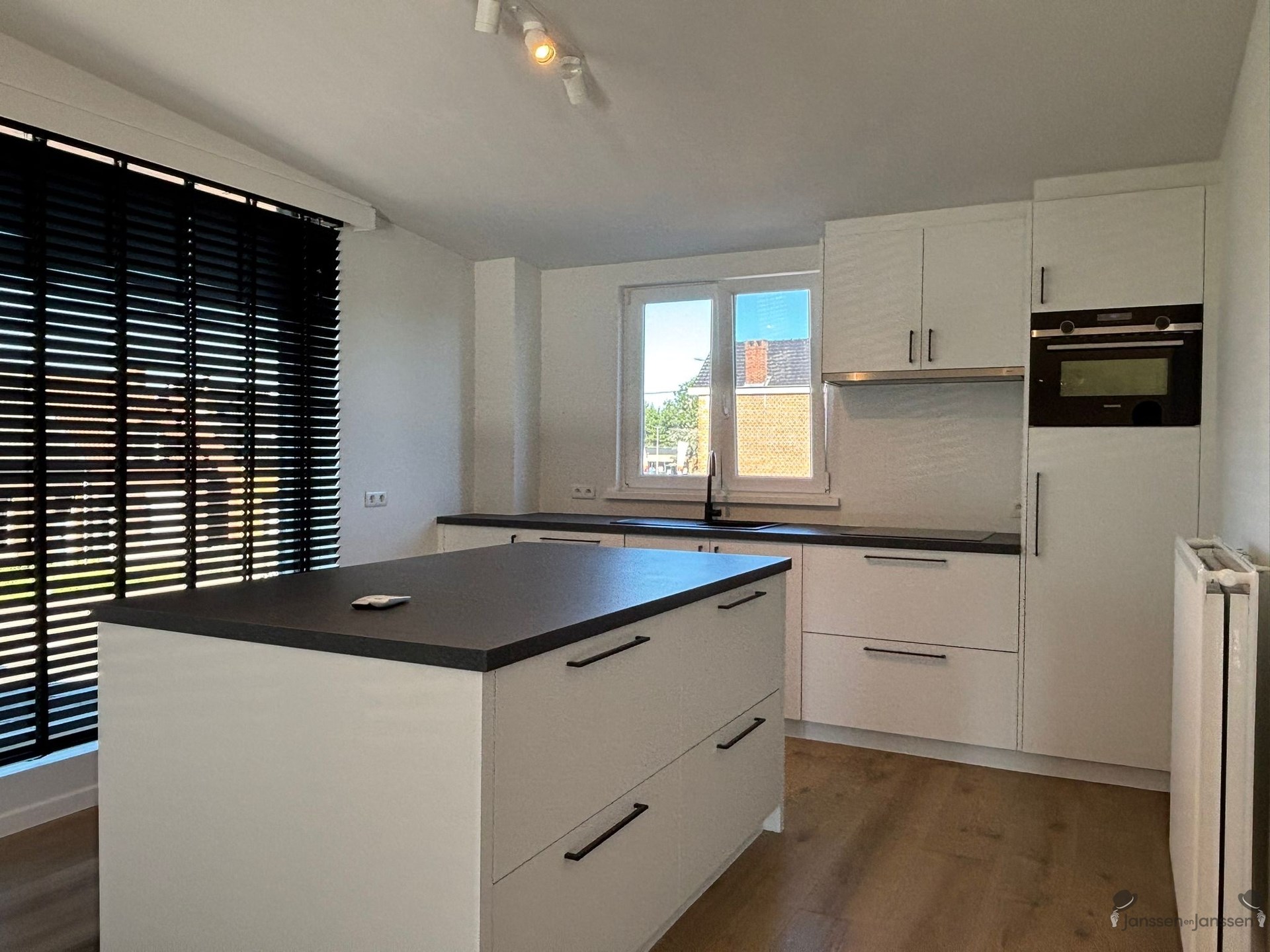 Ruim en volledig vernieuwd appartement met grote leefruimte in Sint-Lenaarts - foto 5