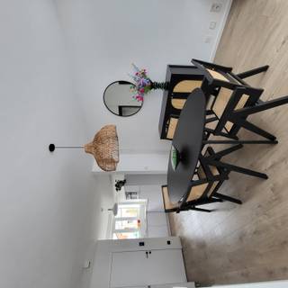 Te huur: Bemeubelde woning in de Zelestraat, hartje Mechelen, op wandelafstand van scholen, park en openbaar vervoer.Deze charmante woning met...