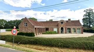 TOPgelegen langs de N60: commerciële grote eigendom: ideale kantoren/showroom/groepspraktijk. Commercieel gelegen met VISIBILITEIT! Grote...