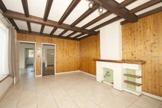 Te renoveren open bebouwing met 3 slaapkamers en ruime tuin in een rustige buurt. Kort bij treinstation, scholen, wandel- en fietsroutes (Fort van Kessel, Kesselse Heide en de kanaaldijken). Op een perceel van 550 m² met ruime tuin.<br />Indeling: inkomhal, lichtrijke woonkamer, te installeren keuken, berging, wasplaats (WM/DK), 3 slaapkamers en badkamer met ligbad, toilet en lavabo.De garage biedt plaats voor één wagen. De oprit biedt plaats voor 2 extra wagens. De tuinzones werden onderhoudsvriendelijk aangelegd.<br />Kenmerken: <br />+ renovatieproject; <br />+ uitstekend gelegen; <br />+ alles gelijkvloers; <br />+ ruime tuinzone; <br />+ renovatieverplichting;.<br />Deze karaktervolle woning biedt vele mogelijkheden voor iedereen die niet bang is om de handen uit de mouwen te steken en te renoveren. <br />Bekijk deze woning reeds via onze 360°-tour op www.avantivastgoed.be<br />Benieuwd wat deze woning te bieden heeft? Contacteer 0479 01 00 00 of mail naar info@avantivastgoed.be