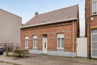 Dit charmant en verrassend ruim pand beschikt over een uitzonderlijke ligging in de Doelenstraat te Geel. Pal in het centrum en zonder...