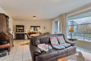 Dit appartement, gelegen aan de Kesseldallaan vlakbij de autostrade, biedt een uitstekende locatie voor wie waarde hecht aan een snelle...