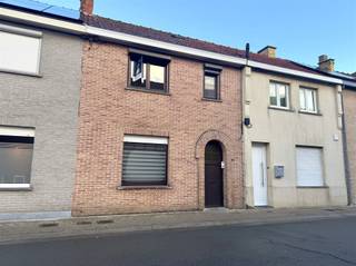 !ONMIDDELLIJK VRIJ! GEZINSWONING MET 3 SLAAPKAMERS OP TOPLIGGING IN TIELTDeze instapklare gezinswoning is gelegen in de Dertig Zilverlingenstraat en...