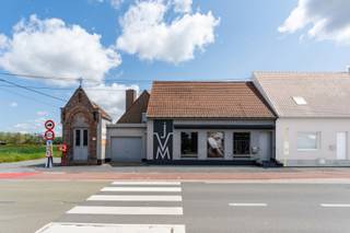 Dit prachtig aanbod is perfect gelegen op de verbindingsweg tussen Ardooie, Izegem, Meulebeke & Roeselare!Adres: Izegemsestraat 119, 8850 ArdooieDeze...